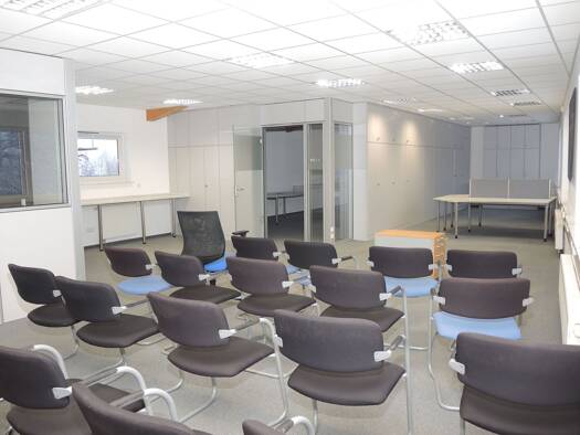 Bürofläche zur Miete 1.390 € 3 Zimmer 185 m² Bürofläche Am Stockgraben 3 Dorfborn Neuhof 36119