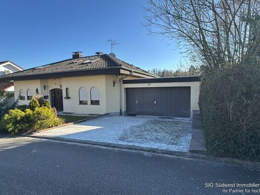 Einfamilienhaus zum Kauf 695.000 € 7,5 Zimmer 151,4 m² 756 m² Grundstück Bretten 75015