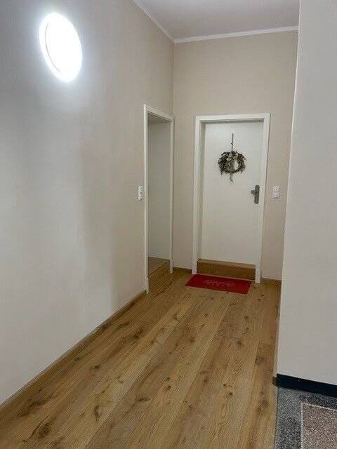 GEMÜTLICHE WOHNUNG MIT PARKETT, TERRASSE, FUßBODENHEIZUNG, EBK SOWIE MODERNEM DUSCHBAD – Sonnenstraße 75, 9130 Chemnitz – Vorschaubild 11