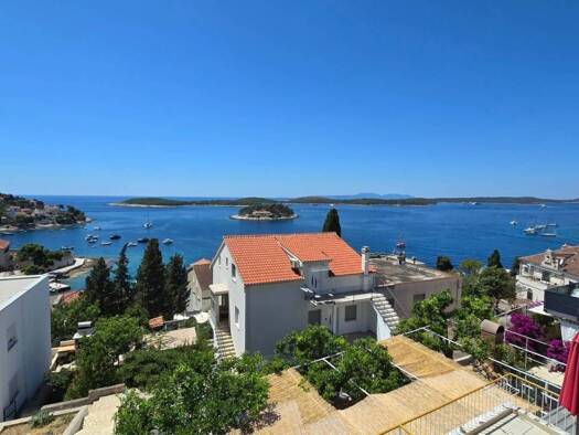 Haus zum Kauf 8 Zimmer 176 m² Hvar