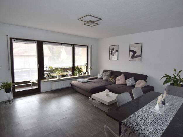 Wohnung zum Kauf 245.000 € 3 Zimmer 73,7 m² Geschoss 1/2 frei ab 01.03.2027 Fliederstraße 34 Plöckendorf Rednitzhembach 91126