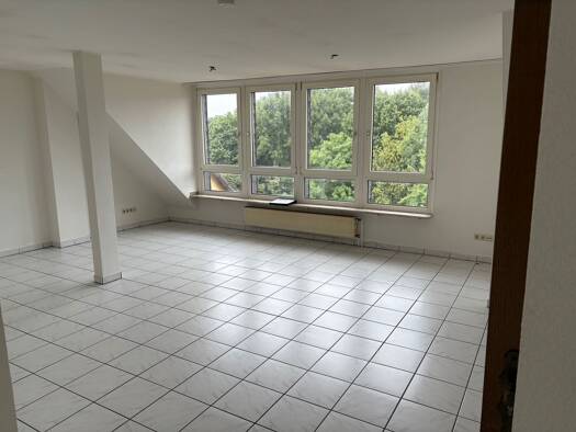 Studio zur Miete 390 € 1 Zimmer 46 m² Dachgeschoss, 3. Geschoss frei ab 01.09.2025 Raiffeisenstr. 58-60 Huckingen Duisburg 47259