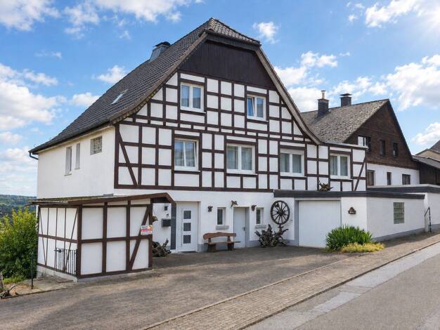 Mehrfamilienhaus zum Kauf provisionsfrei 299.000 € 16 Zimmer 279 m² 778 m² Grundstück Jägerstraße 11 Hirschberg Warstein 59581
