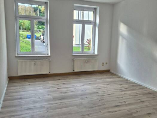 Wohnung zur Miete 375 € 2 Zimmer 66,3 m² EG frei ab sofort Johannes-R.-Becher-Straße 5 Leisnig 04703