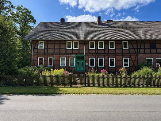 Haus zum Kauf 300.000 € 14 Zimmer 430 m² 31.478 m² Grundstück Poitzen Faßberg 29328