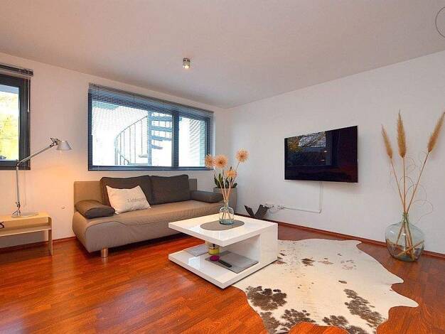 Wohnung zur Miete Wohnen auf Zeit 755 € 1,5 Zimmer 45 m² frei ab sofort Höchberg 97204