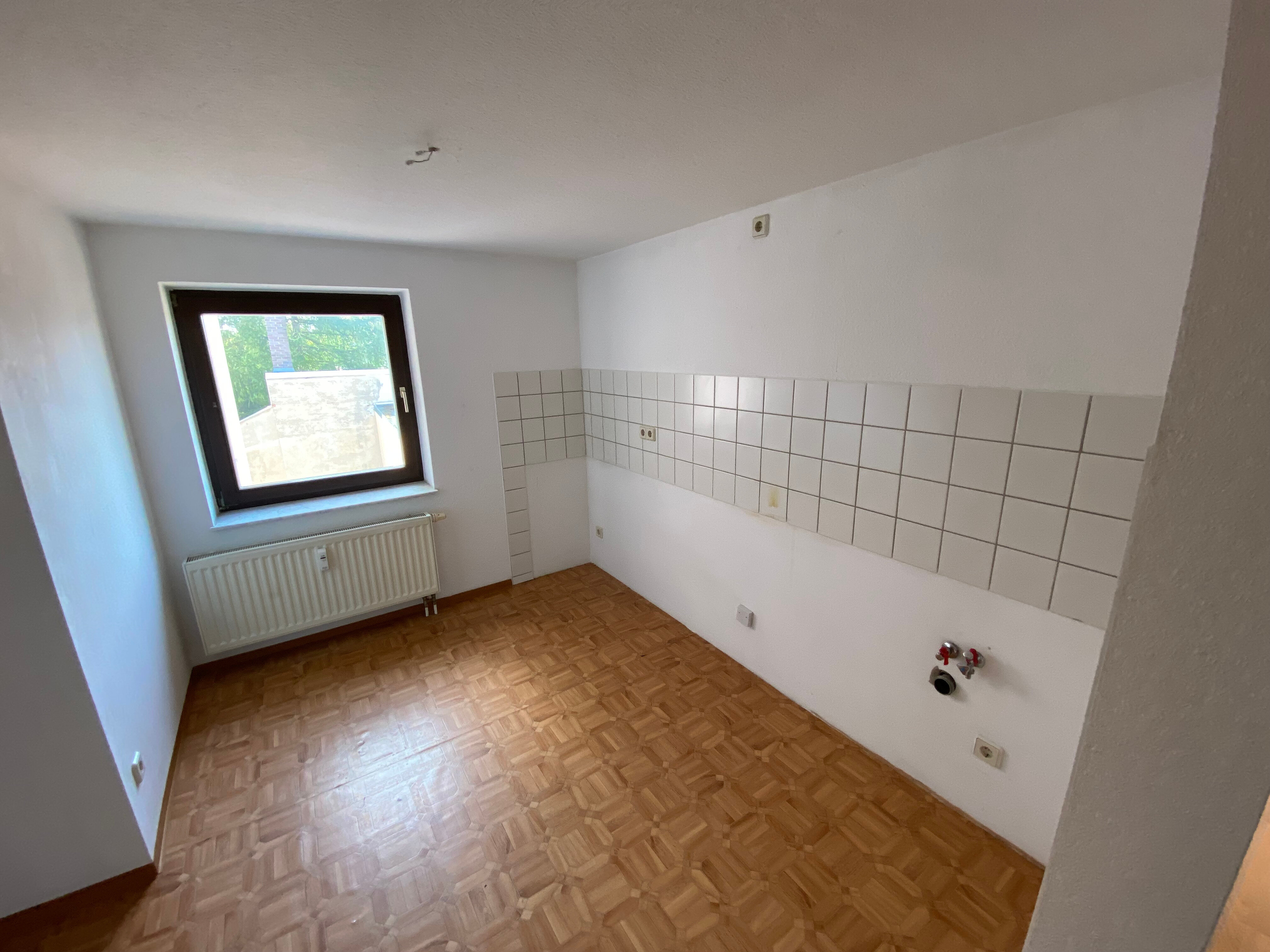 Wohnung zur Miete 285 € 2 Zimmer 57 m²<br/>Wohnfläche Bahnhofstr. 92 Reichenbach Reichenbach, Vogtl 08468