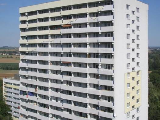 Wohnung zur Miete 679 € 2 Zimmer 61,3 m² 19. Geschoss Julius-Brecht-Straße 1 Bonames Frankfurt am Main 60433