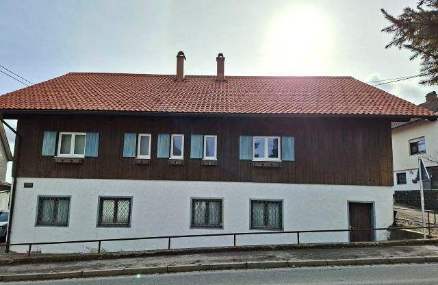 Immobilie in Obergünzburg - Ehemalige Sennerei mit viel Platz und Ausbaupotenzial im Bergdorf Ebersbach bei 87634 Obergünzburg - Bild 1