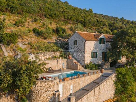 Einfamilienhaus zum Kauf 890.000 € 4 Zimmer 1.180 m² Grundstück Supetar 21400