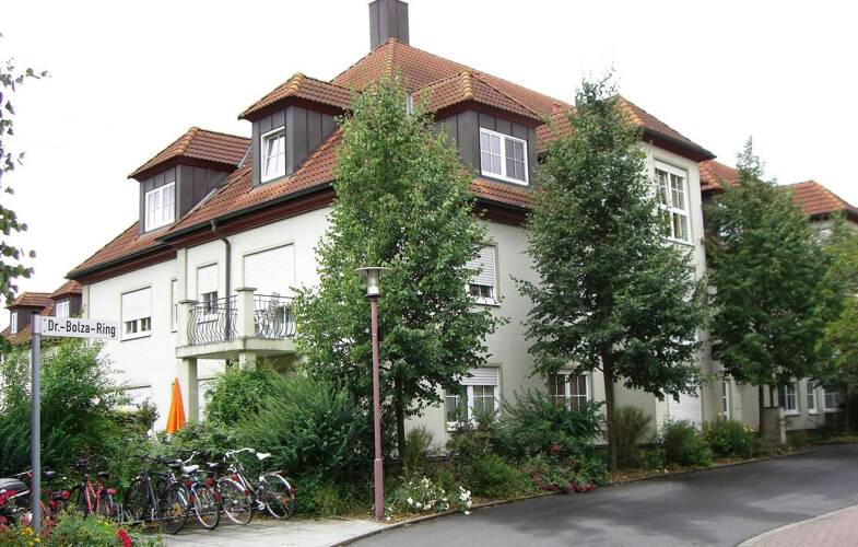 Wohnung zur Miete 490 € 1 Zimmer 34,4 m² Dachgeschoss, 2. Geschoss frei ab 01.08.2025 Dr. Bolza Ring 5 Zell a. Main 97299