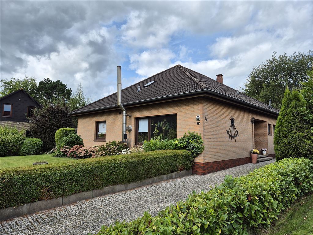 Bungalow zum Kauf 240.000 € 4 Zimmer 116 m²<br/>Wohnfläche 700 m²<br/>Grundstück Jever Jever 26441