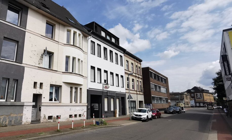 Mehrfamilienhaus zum Kauf 330.000 € 261 m²<br/>Wohnfläche 198 m²<br/>Grundstück Schinkenplatz Krefeld / Cracau 47799