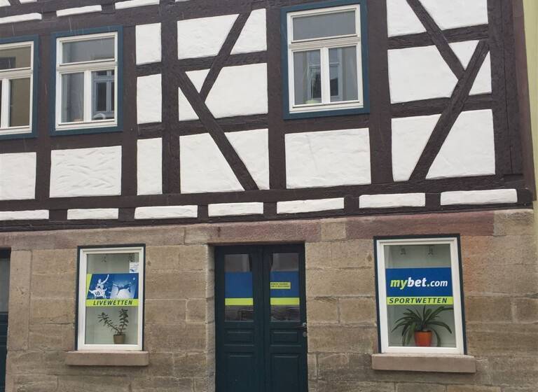 Stadthaus zum Kauf 459.300 € 8 Zimmer 240 m²<br/>Wohnfläche 01.07.2025<br/>Verfügbarkeit Innenstadt Coburg 96450