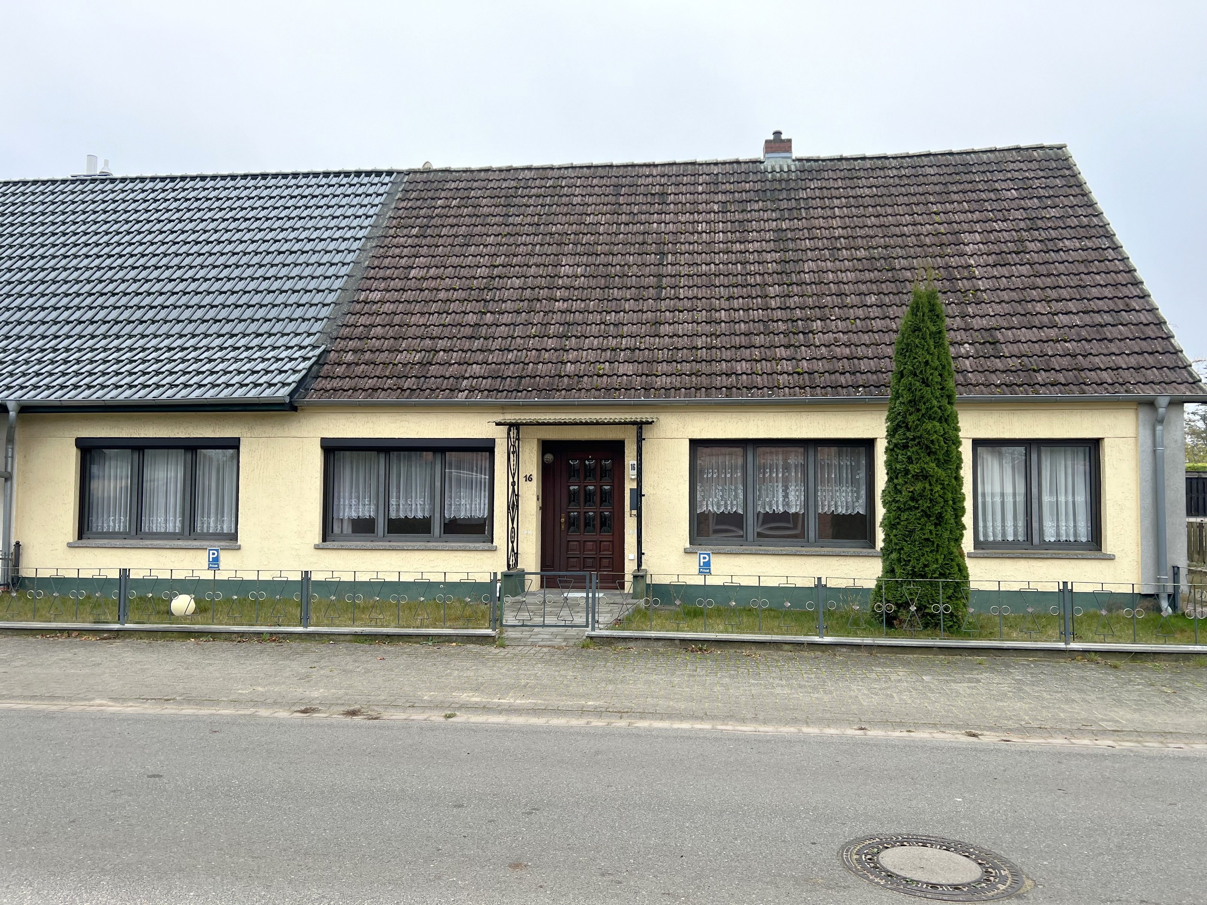 Haus zum Kauf 199.000 € 6 Zimmer 135 m²<br/>Wohnfläche 1.455 m²<br/>Grundstück ab sofort<br/>Verfügbarkeit Sukow Sukow 19079