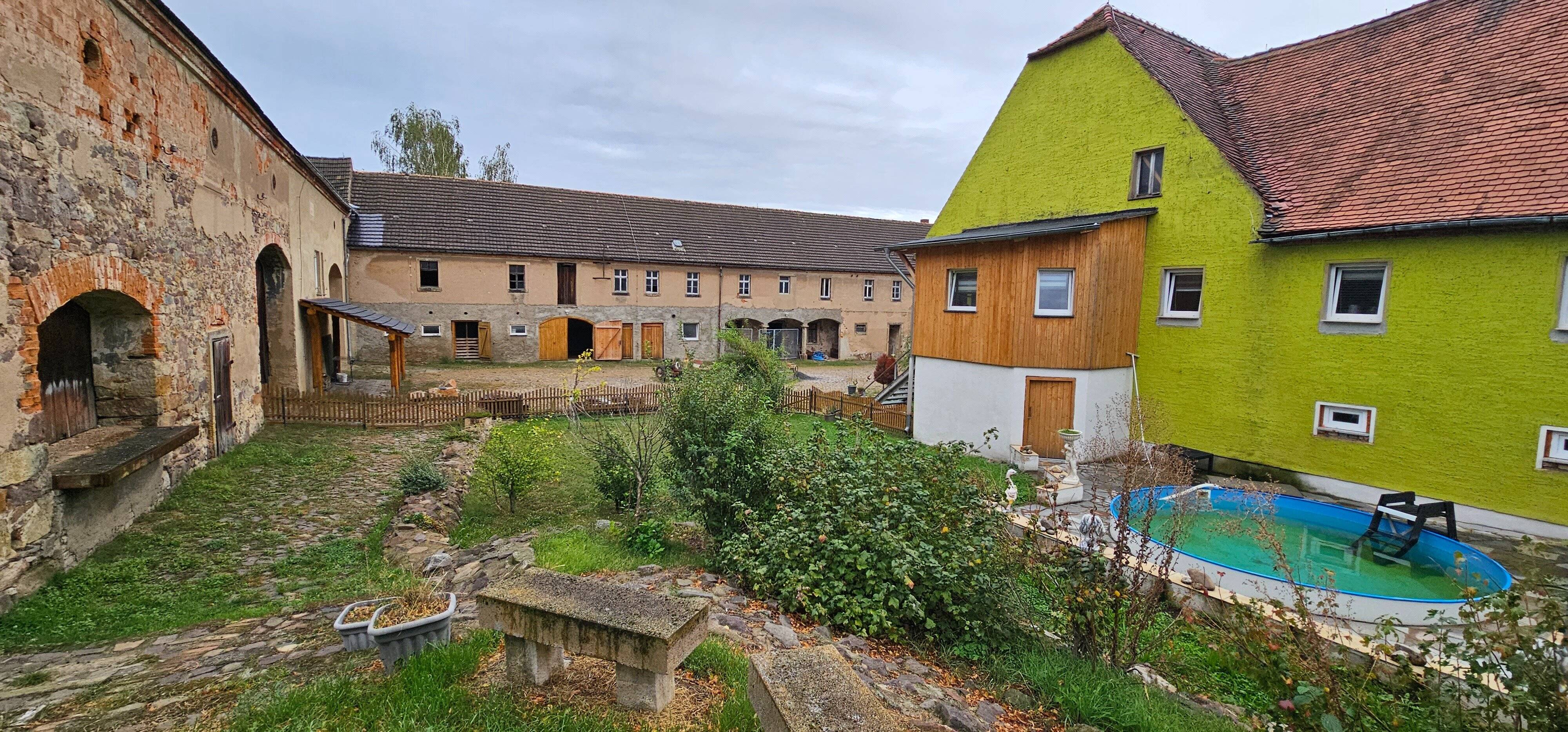 Bauernhaus zum Kauf 298.000 € 50 Zimmer 4.127 m²<br/>Wohnfläche 5.270 m²<br/>Grundstück Hof Naundorf 04769