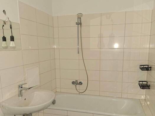 Wohnung zur Miete 1.050 € 3 Zimmer 77 m² 11 Geschosse Schillerstraße 11 Bischofsheim Maintal 63477