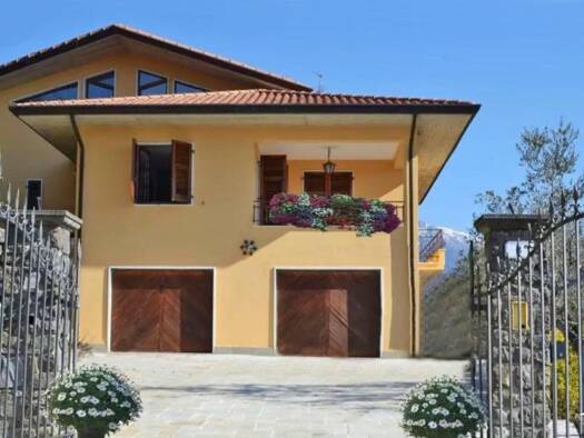 Einfamilienhaus zum Kauf - Erstbezug 450.000 € 10 Zimmer 250 m² 2.500 m² Grundstück Fivizzano 54013