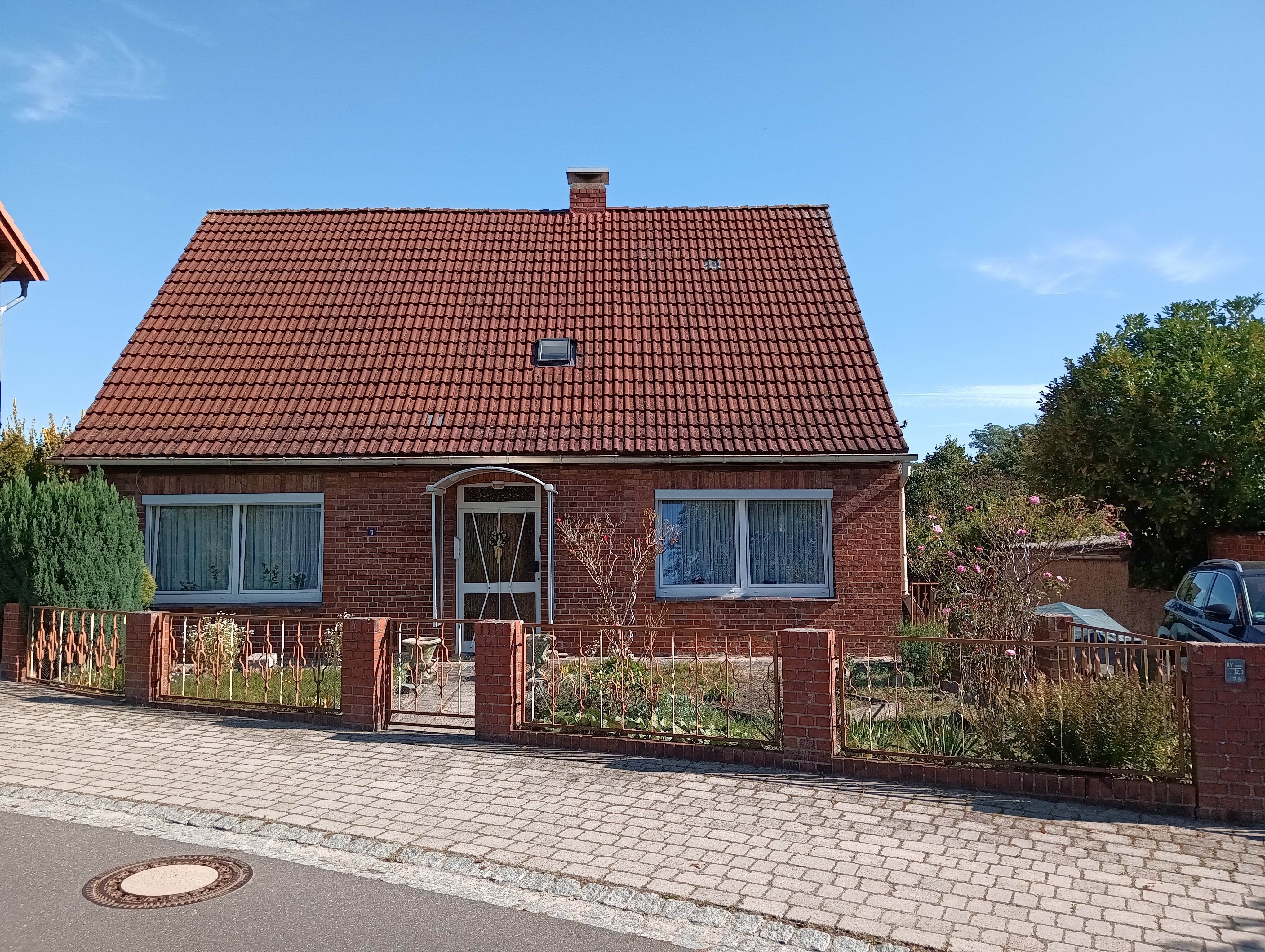 Einfamilienhaus zum Kauf 99.000 € 5 Zimmer 113 m²<br/>Wohnfläche 633 m²<br/>Grundstück ab sofort<br/>Verfügbarkeit Alte Molkereistr. 5 Neuhaus Amt Neuhaus 19273