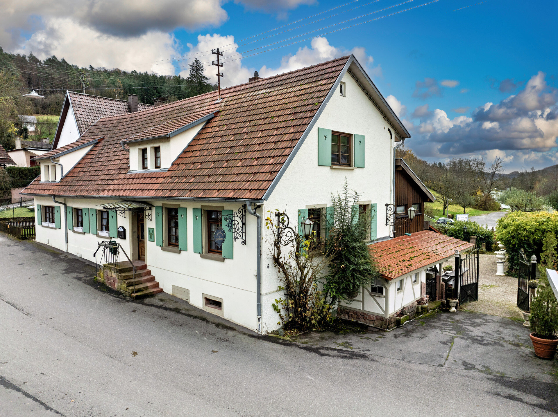 Immobilie zum Kauf als Kapitalanlage geeignet 549.000 € 7 Zimmer 343 m²<br/>Fläche 548 m²<br/>Grundstück Nüstenbach Mosbach / Nüstenbach 74821