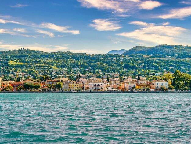 Haus zum Kauf 11 Zimmer 550 m² 1.000 m² Grundstück frei ab sofort Bardolino 37011