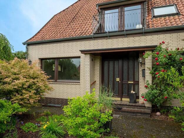 Doppelhaushälfte zum Kauf provisionsfrei 220.000 € 6,5 Zimmer 182 m² 1.488 m² Grundstück Hülsen Dörverden 27313