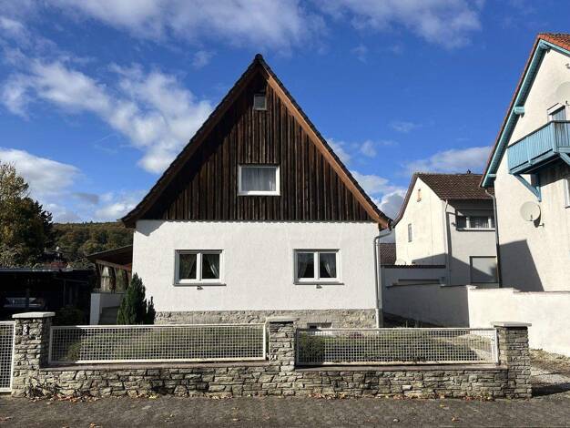 Einfamilienhaus zum Kauf provisionsfrei 599.999 € 8 Zimmer 175 m² 736 m² Grundstück Ober-Rosbach Rosbach 61191