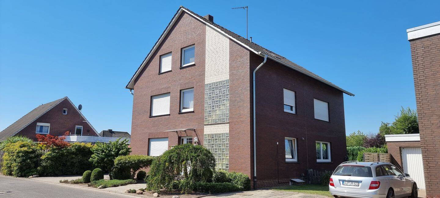 Immobilie in Cloppenburg - 3-Familienhaus im Blumenviertel als Kapitalanlage zu verkaufen. - Bild 1