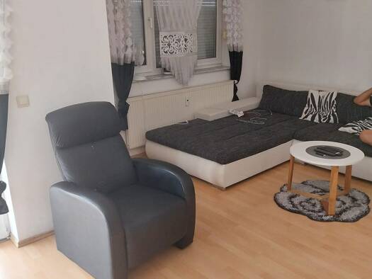 Wohnung zur Miete 915 € 3 Zimmer 83 m² Geschoss 1/3 frei ab 01.10.2026 Neustadt Neustadt an der Aisch 91413