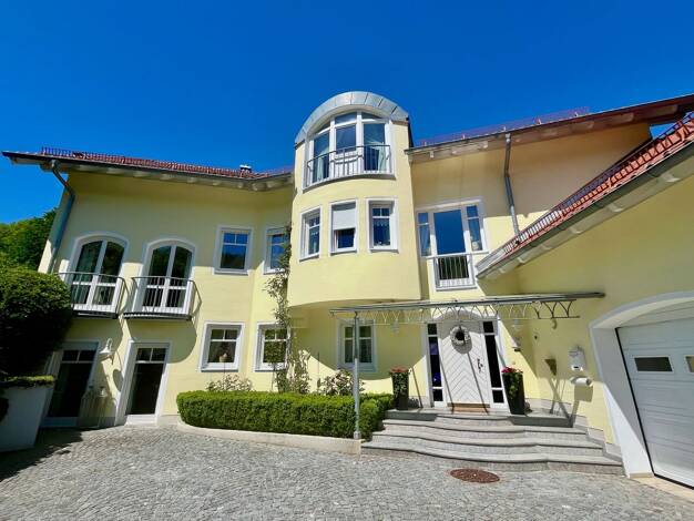 Villa zum Kauf 11 Zimmer 329 m² 4.280 m² Grundstück Burghausen Burghausen 84489
