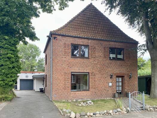 Einfamilienhaus zum Kauf 239.000 € 5 Zimmer 195 m² 681 m² Grundstück Meldorf 25704