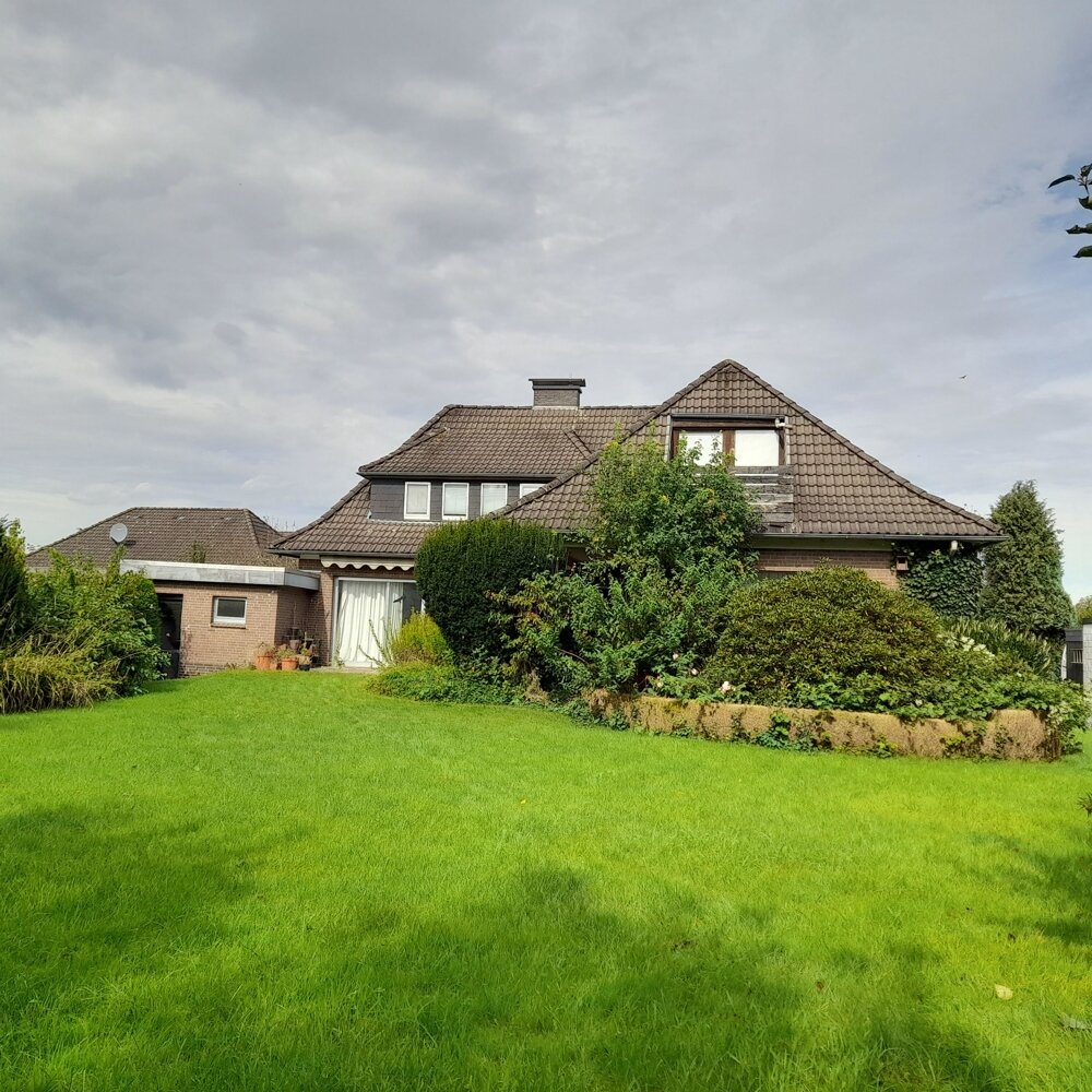 Einfamilienhaus zum Kauf 269.000 € 9 Zimmer 184 m²<br/>Wohnfläche 931 m²<br/>Grundstück Golzwarden Brake 26919