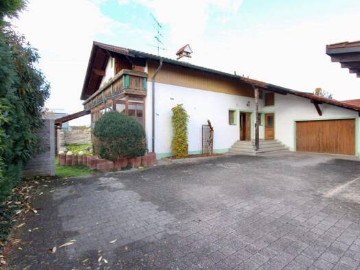 Haus zum Kauf 579.000 € 7 Zimmer 199 m² 782 m² Grundstück frei ab 01.02.2026 Degernauer Straße 1a Wörth Wörth a. d. Isar 84109