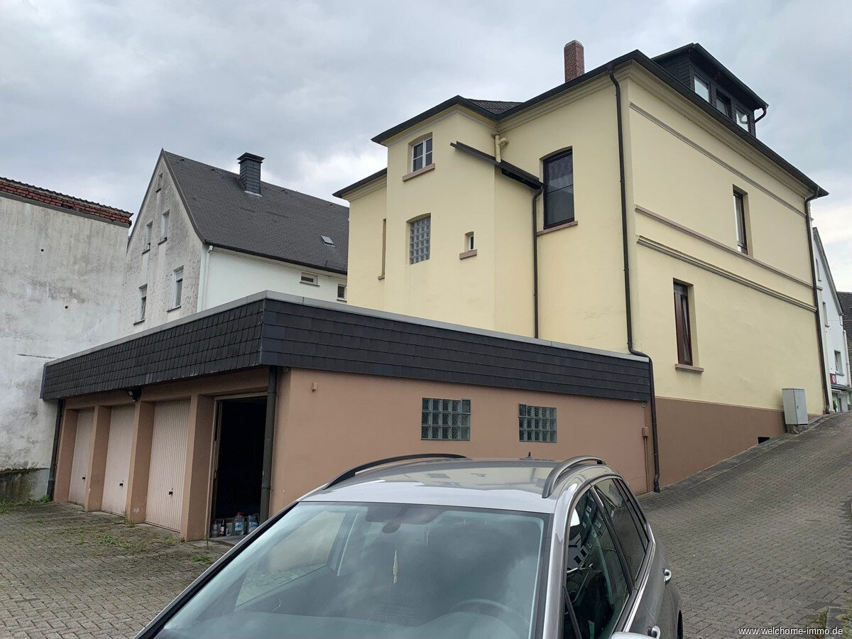 Haus zum Kauf 299.000 € 10 Zimmer 178 m²<br/>Wohnfläche 534 m²<br/>Grundstück Freienohl Meschede / Freienohl (Sauerland) 59872