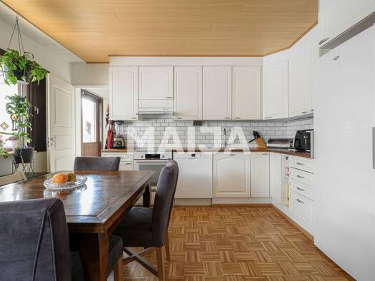 Doppelhaushälfte zum Kauf 309.000 € 3 Zimmer 81 m² 2.403 m² Grundstück Kypäräkuja 12 Espoo 02610