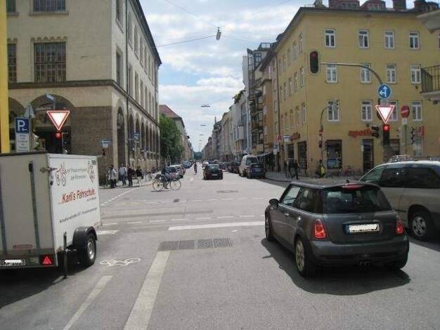 Wohnung zur Miete 2.750 € 4 Zimmer 135 m² frei ab sofort Amalienstr. 99 Maxvorstadt München 80799