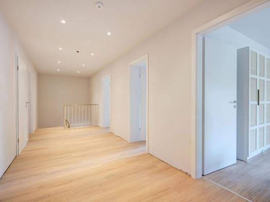 Haus zum Kauf 2.689.000 € 14 Zimmer 265 m² 959 m² Grundstück Bogenhausen München 81677