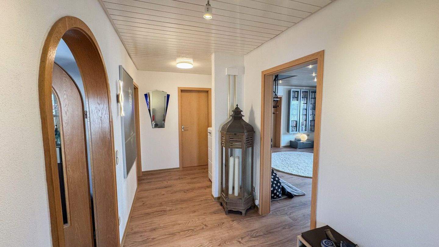 Immobilie in Weilburg - Zwei sanierte Einfamilienhäuser und Einliegerwohnung auf großem Grundstück in Weilburg-Ortsteil! - Bild 1