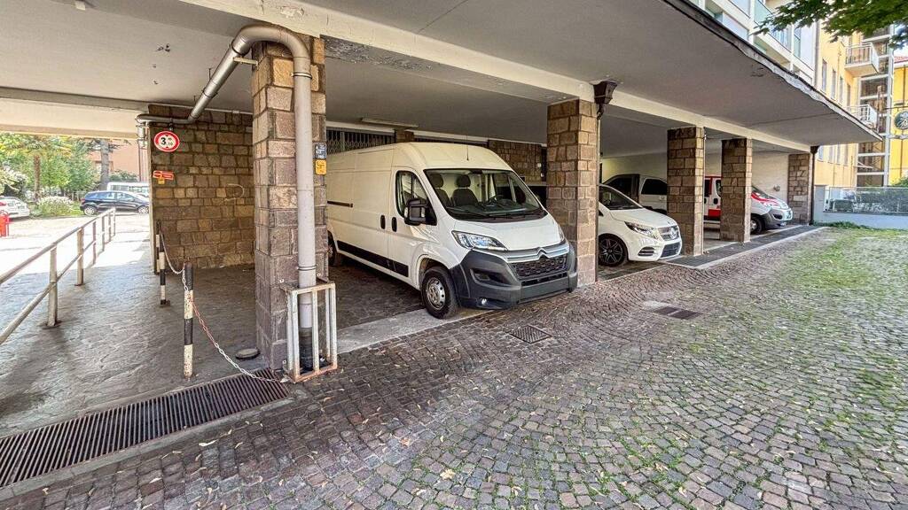Laden zum Kauf 140.000 € 49 m² Verkaufsfläche Viale Druso 117 Bozen 39100
