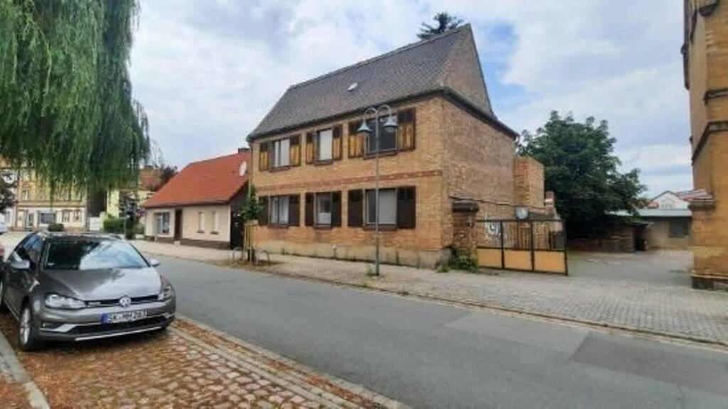 Mehrfamilienhaus zum Kauf 86.000 € 205 m² 425 m² Grundstück Platz der dt. Einheit 3 Sandersdorf Sandersdorf-Brehna 06792