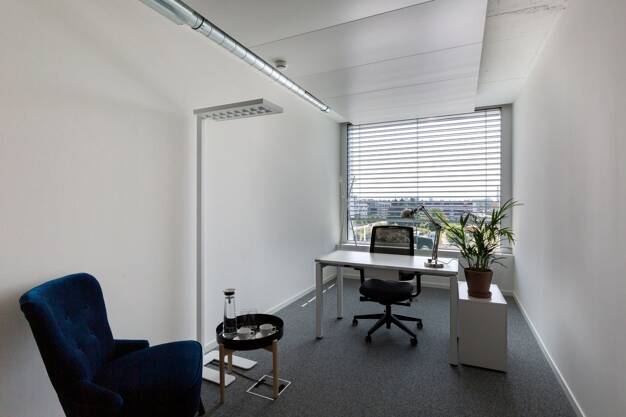 Bürofläche zur Miete provisionsfrei 809 € 50 m² Bürofläche teilbar von 10 m² bis 50 m² Speditionstraße 2 Hafen Düsseldorf 40221
