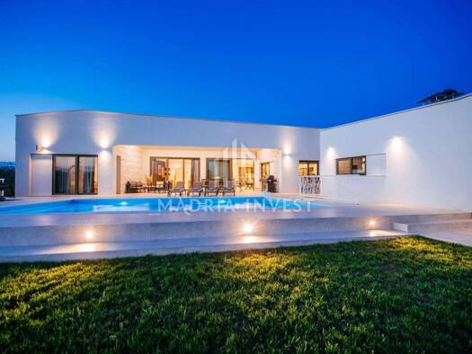 Einfamilienhaus zum Kauf 1.550.000 € 5 Zimmer 320 m² Smoković, Zemunik Donji Zemunik Donji 23222