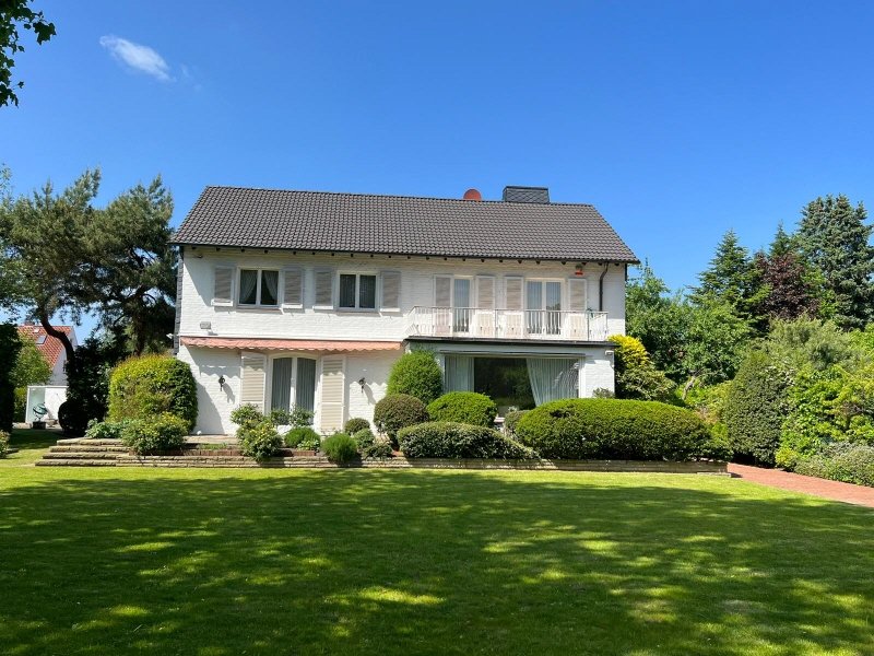 Einfamilienhaus zum Kauf provisionsfrei 1.950.000 € 8,5 Zimmer 302 m²<br/>Wohnfläche 1.583 m²<br/>Grundstück Wellingsbüttel Hamburg (Wellingsbüttel) 22391