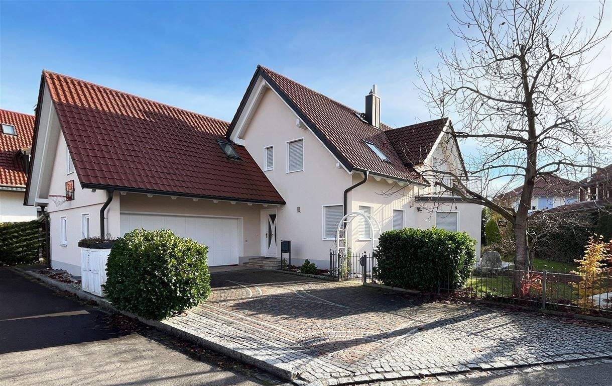 Immobilie in Mammendorf - Großzügiges Einfamilienhaus mit separatem Arbeitsbereich, Wellnessbereich und Doppelgarage - Bild 0