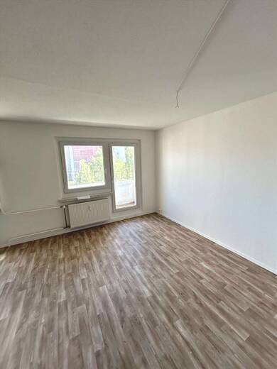 Wohnung zur Miete 300 € 3 Zimmer 69 m² 5. Geschoss frei ab sofort Pawlowstraße 5 Chrieschwitz Plauen , Vogtl 08529