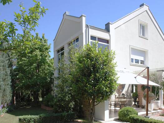 Einfamilienhaus zum Kauf 5,5 Zimmer 240 m² 680 m² Grundstück Kumpfmühl-Ziegetsdorf-Neuprüll Regensburg 93051