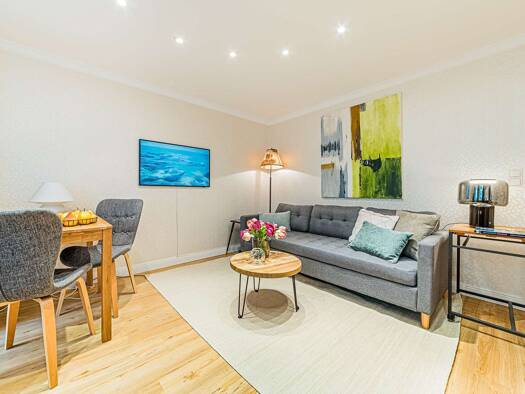 Wohnung zur Miete 1.690 € 2 Zimmer 45 m² 1. Geschoss frei ab 15.04.2026 Sachsenhausen Frankfurt am Main 60596