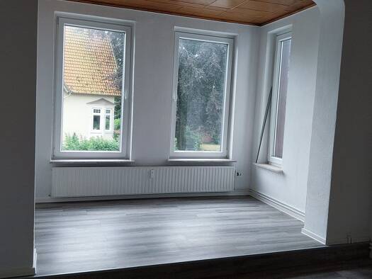Wohnung zur Miete 880 € 3 Zimmer 90 m² Geschoss 1/3 frei ab sofort Schleswiger Chaussee 13 Husum Husum 25813