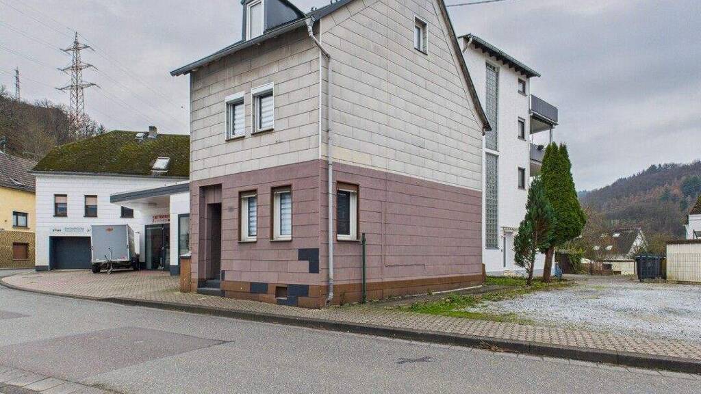 Einfamilienhaus zum Kauf 130.000 € 2,5 Zimmer 63 m² 180 m² Grundstück Fachbach 56133