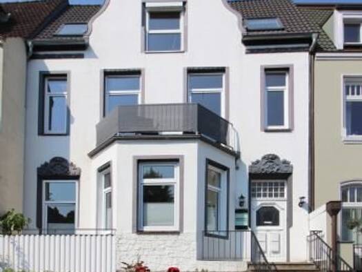 Wohnung zur Miete 1.440 € 2,5 Zimmer 95 m² Geschoss 1/4 frei ab sofort Düsternbrook Kiel 24105